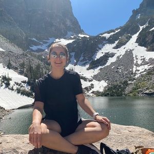 Meet your Posher, Laura